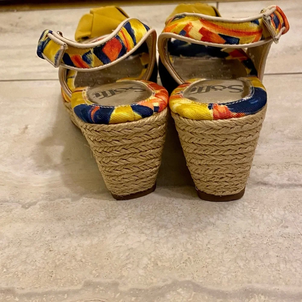 SOFFT COLORFUL PLATFORM WEDGE SANDALS WITH FLOWERS SIZE 7.5 COMFORT HEELS FUN!